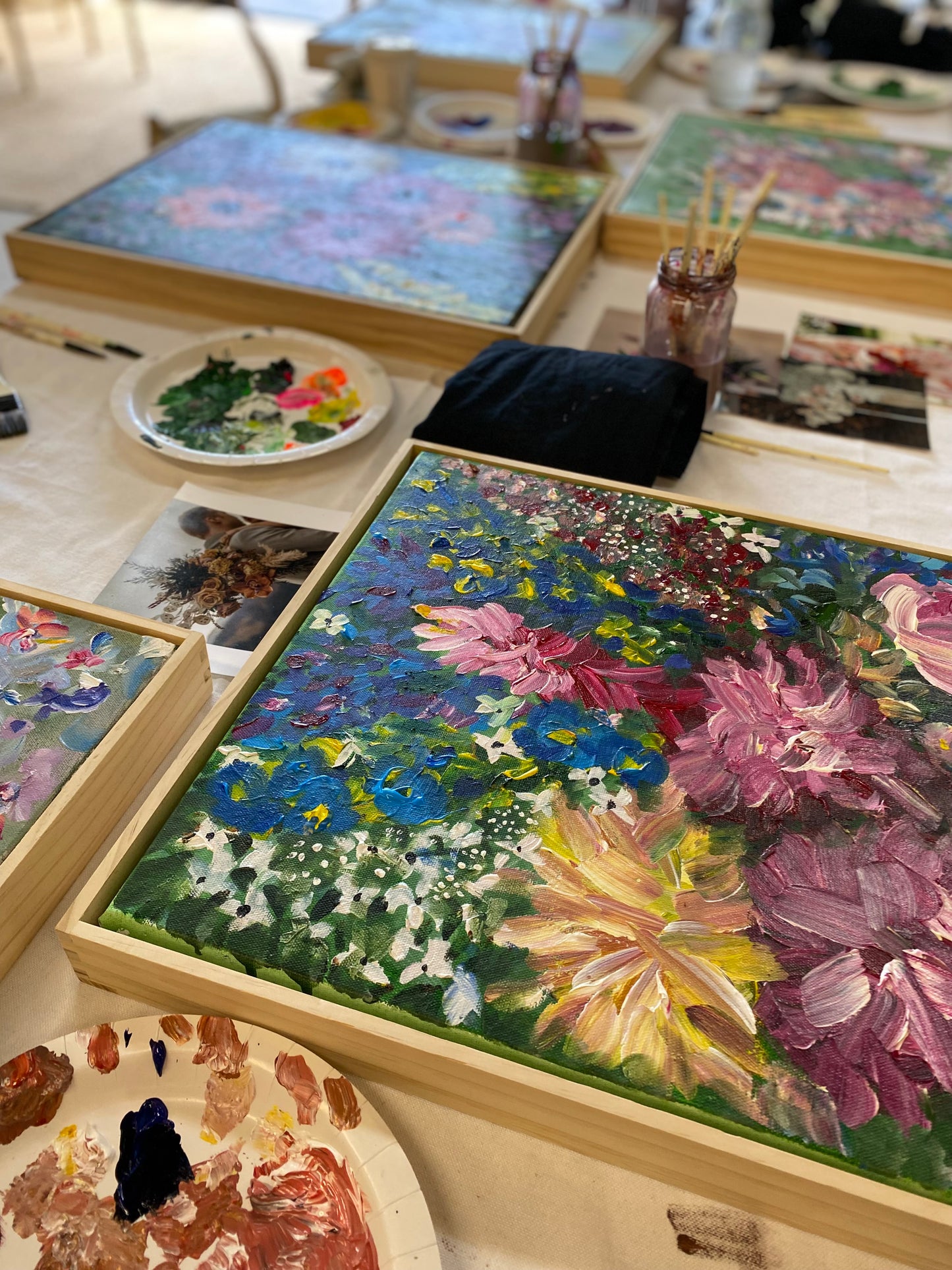 Expressive Floral Painting Workshop. Sunday 13th September. 3pm